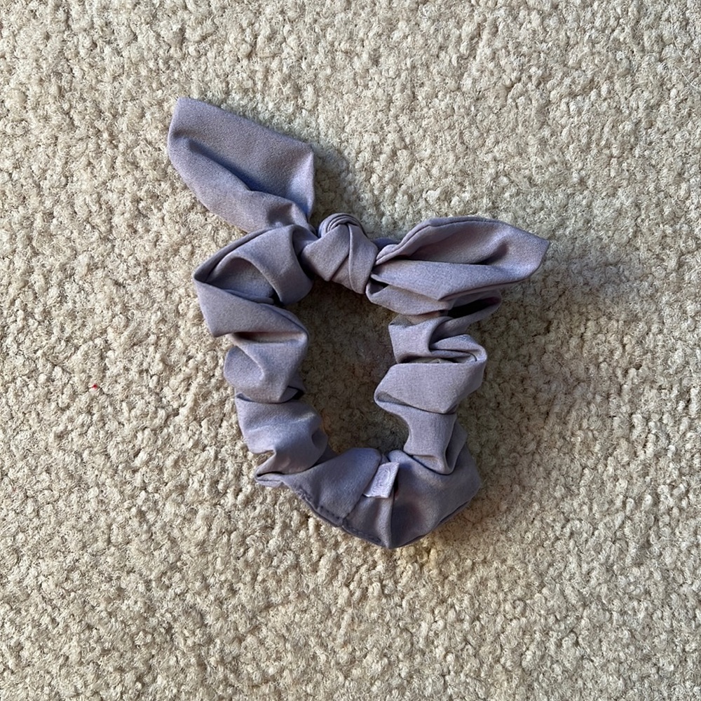 Lululemon dusty lavender scrunchie